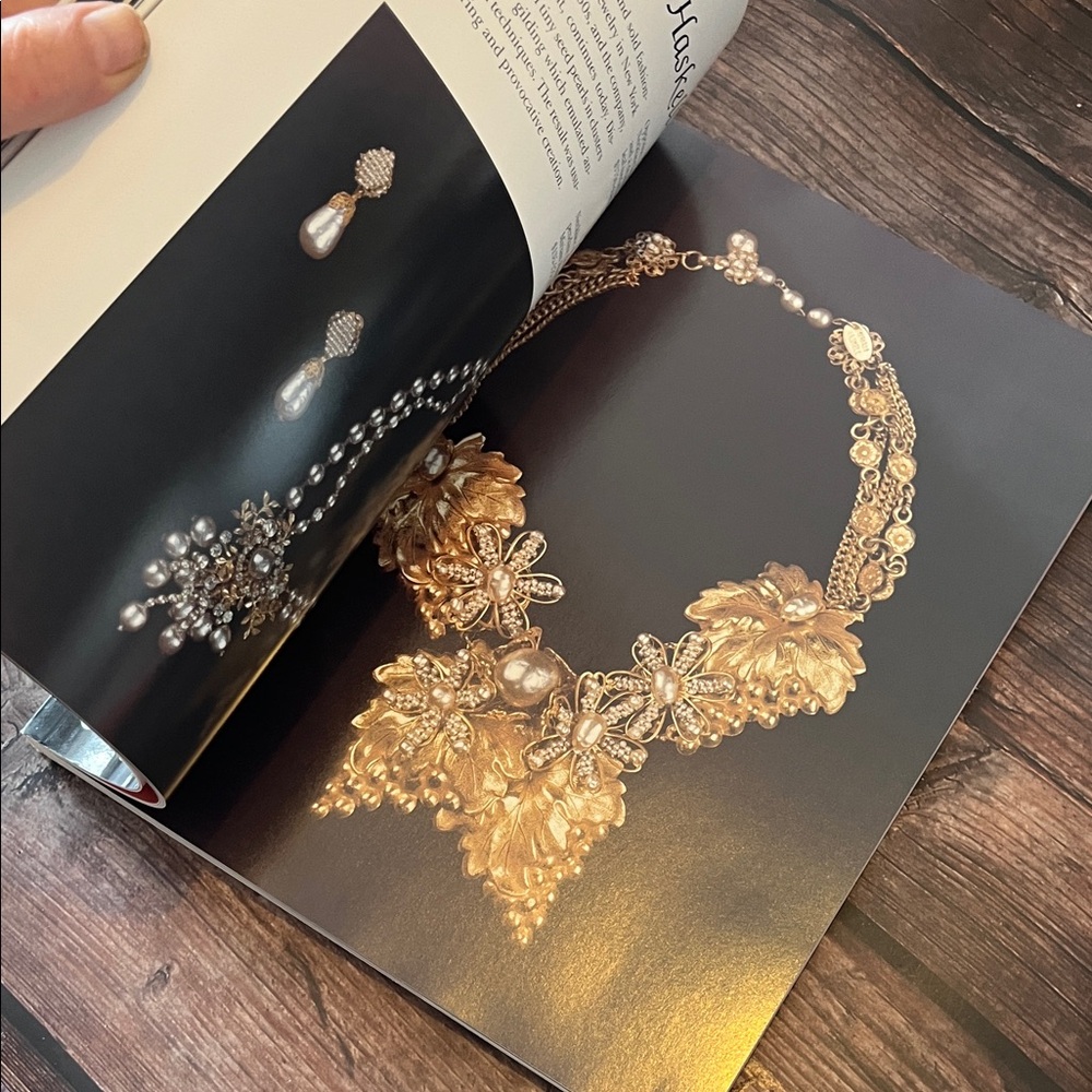 The Best of Costume Jewelry by Nancy N. Schiffer - Picture 6 of 10